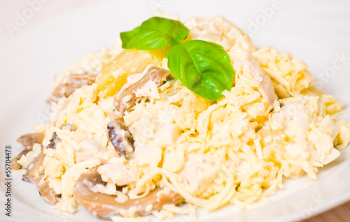 Курица ананасы яйца салат