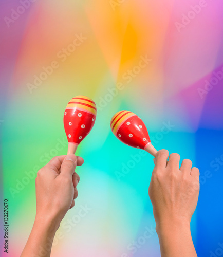 Hand Holds Maracas Stockfotos Und Lizenzfreie Bilder Auf Fotolia