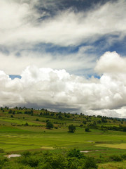 champs et nuages