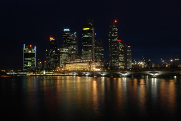 Fototapeta na wymiar Singapur w nocy