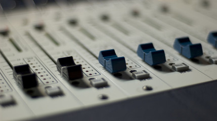 mixing console 3