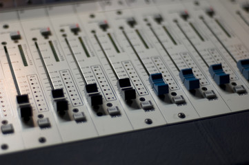 mixing console 4