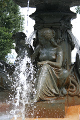statue fontaine