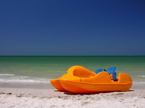 “Pedal Boat” Images – Browse 11,086 Stock Photos, Vectors, and Video
