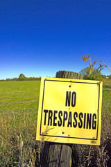 no trespassing sign
