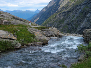 Fototapeta na wymiar stream to the valley