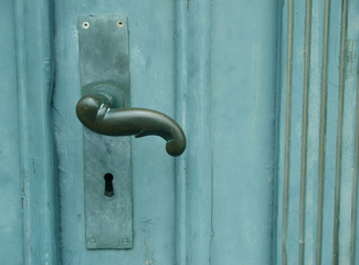 door handle on green door - 77046