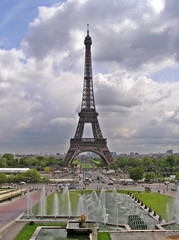 Fototapeta na wymiar Tour Eiffel 2 - Paryż