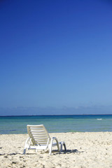 Fototapeta na wymiar Siedzenie na plaży