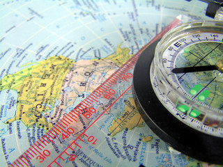 Fototapeta na wymiar Kompas na mapie