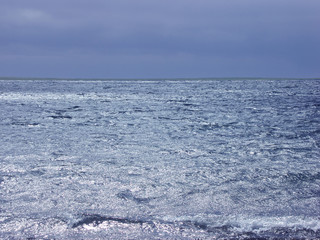 Obraz na płótnie Canvas blue water with light