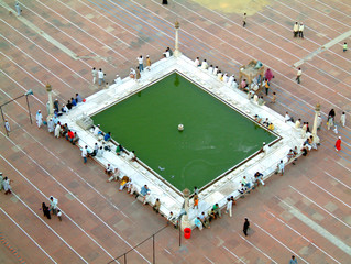 mosque pool delhi