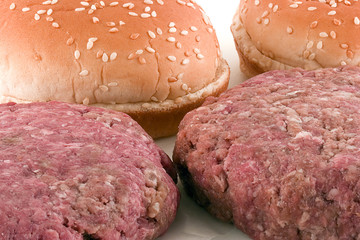hamburger pattys (raw) and buns
