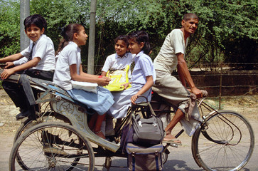 cycle-ricksaw escolar