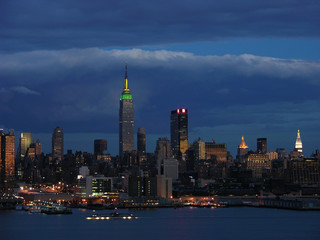 Obraz premium new york city skyline at dusk