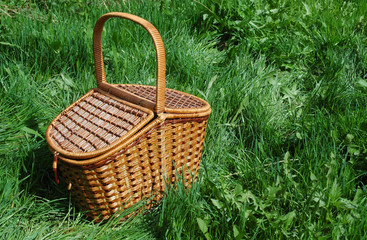 the basket for picnic.