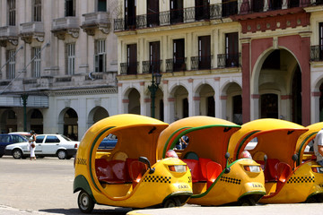 coco taxis in cuba