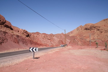 Fototapeta na wymiar maroc - sud marocain - route