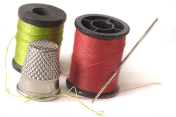 thread thimble and needle