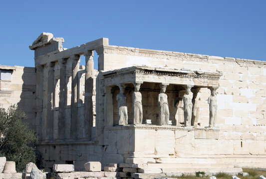 kariatides at the erechteion
