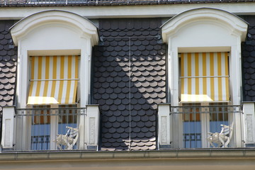 erkerfenster mit balkonen