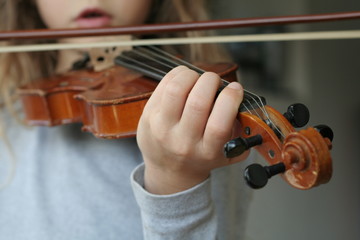 violon et enfant
