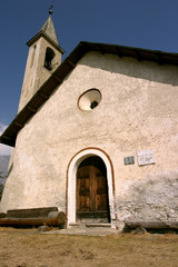 Fototapeta na wymiar Alpejski kościół