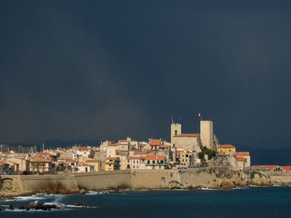 antibes entre averse et soleil