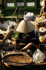 vietnameses in hoi an's market - 221087