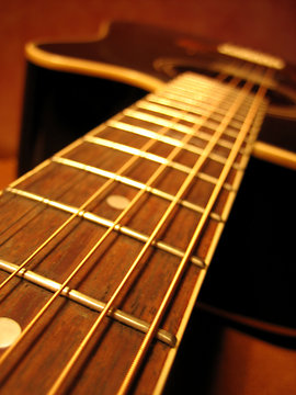 aukstikgitarre