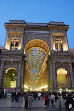 plaza del duomo de mil&aacute;n