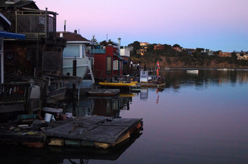 Fototapeta na wymiar houseboats in marin county