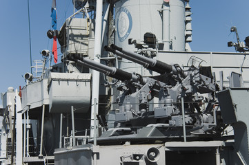 battleship guns