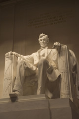 lincoln monument-vertical