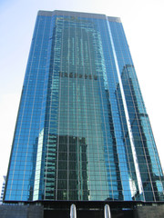 Fototapeta na wymiar business building with reflection