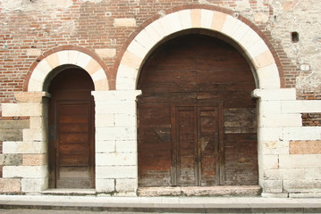 Fototapeta na wymiar Stare drzwi w Wenecji