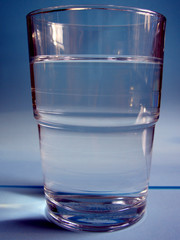 glas frisches wasser