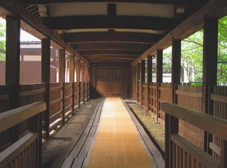 Gardinen wooden corridor © Provisualstock.com