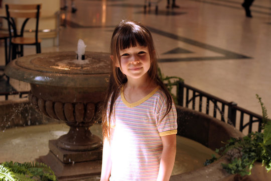 girl with fontain