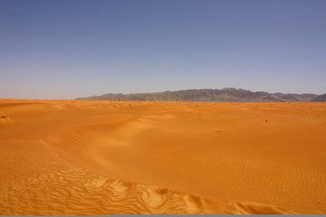 Fototapeta na wymiar pustynny miraż