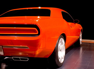 Obraz na płótnie Canvas pomarańczowy muscle car