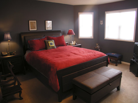 master bedroom in red - 01