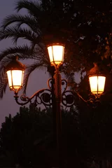 Photo sur Plexiglas Lumière et ombre trio de farolas