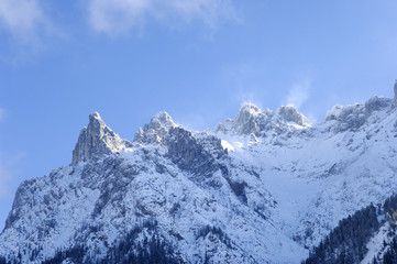 Fototapeta na wymiar das karwndelgebirge im winter
