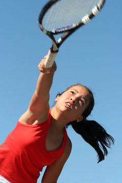 girl playing tennis