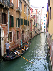 Fototapeta na wymiar Wenecja gondola na kanale
