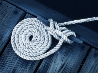 Foto op Plexiglas Zeilen boot touw