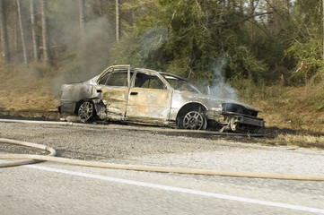 Obraz na płótnie Canvas burned car