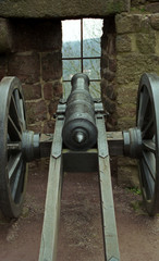 altes kanonenrohr von hinten.
