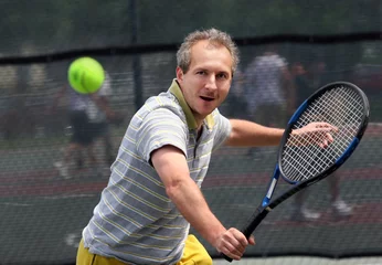 Zelfklevend Fotobehang middleage man playing tennis © Galina Barskaya